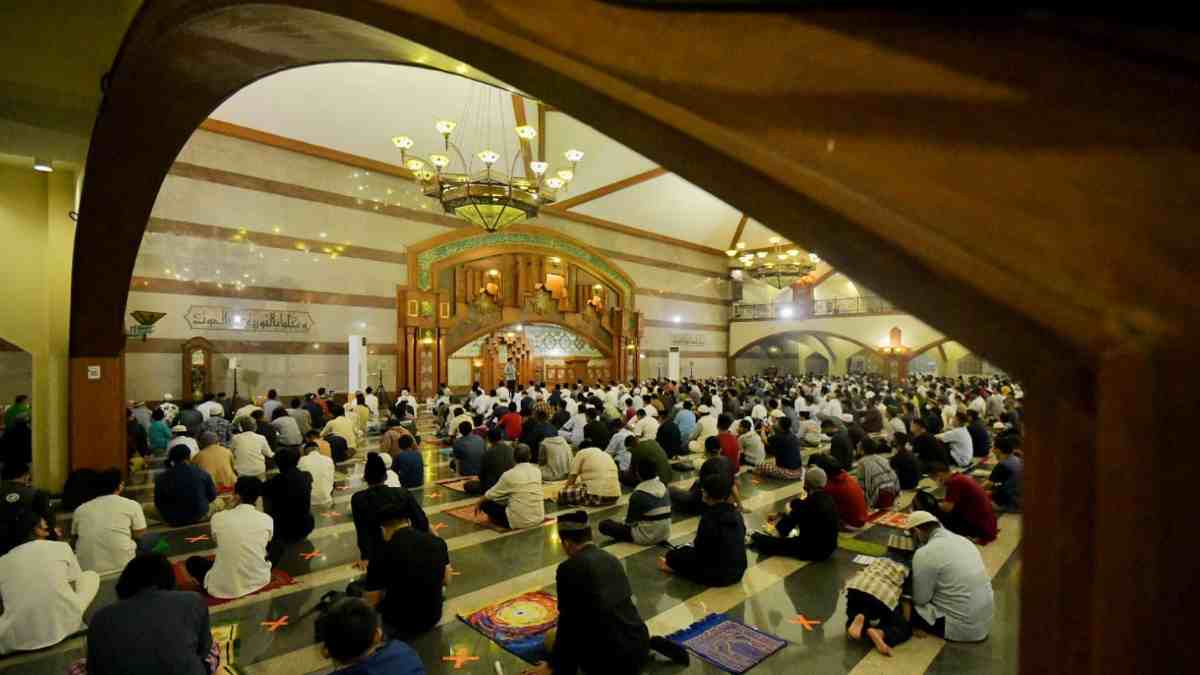 Ridwan Kamil Terharu Masjid Pusdai Dipenuhi Jemaah Salat Tarawih