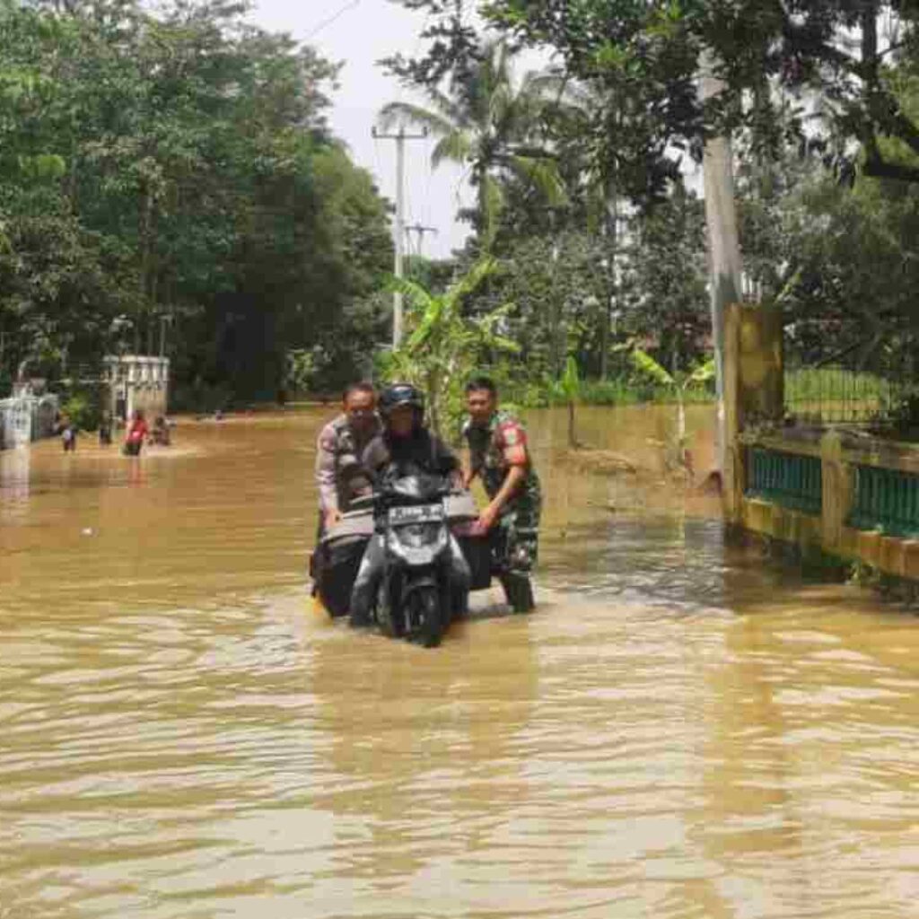 Sungai Citanduy dan Cikidang Meluap Dua Kampung di Tasikmalaya Terendam Banjir