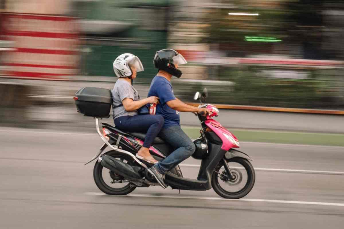 Teknik Pengereman Motor Skutik di Turunan Panjang Biar Rem Tidak Blong