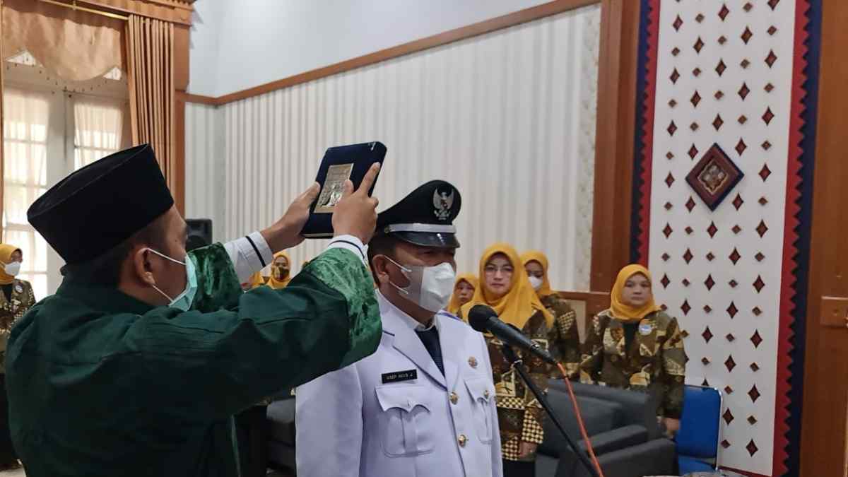 Bupati Garut Lantik Usep Agus sebagai PAW Kepala Desa Ngamplang