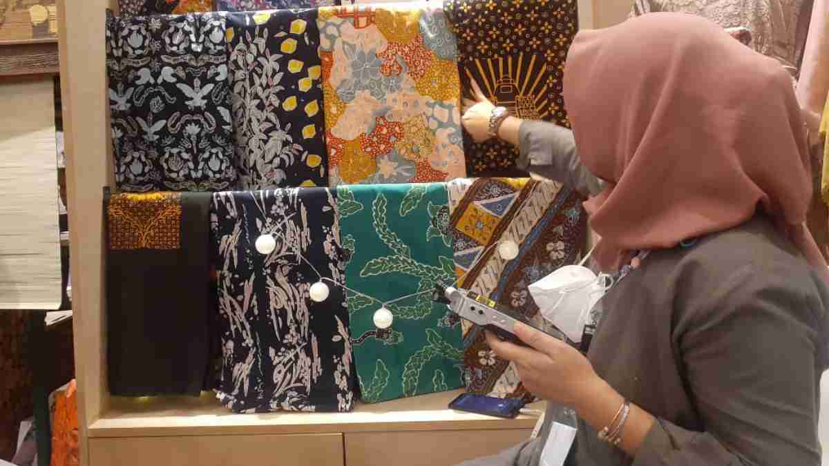 Dekranasda Sumedang Tampilkan Batik Kasumedangan pada KKJ dan PKJB 2022