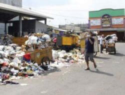 Sampah Menggunung di Sejumlah TPS Kota Tasikmalaya