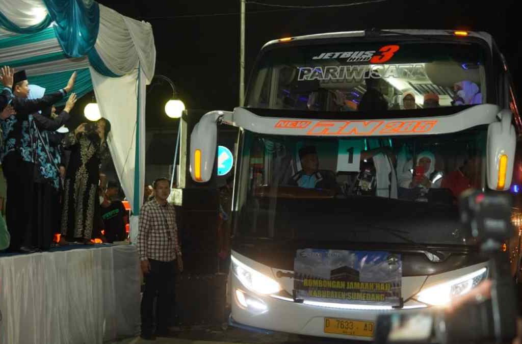 Calon Jemaah Haji asal Sumedang Berangkat ke Tanah Suci