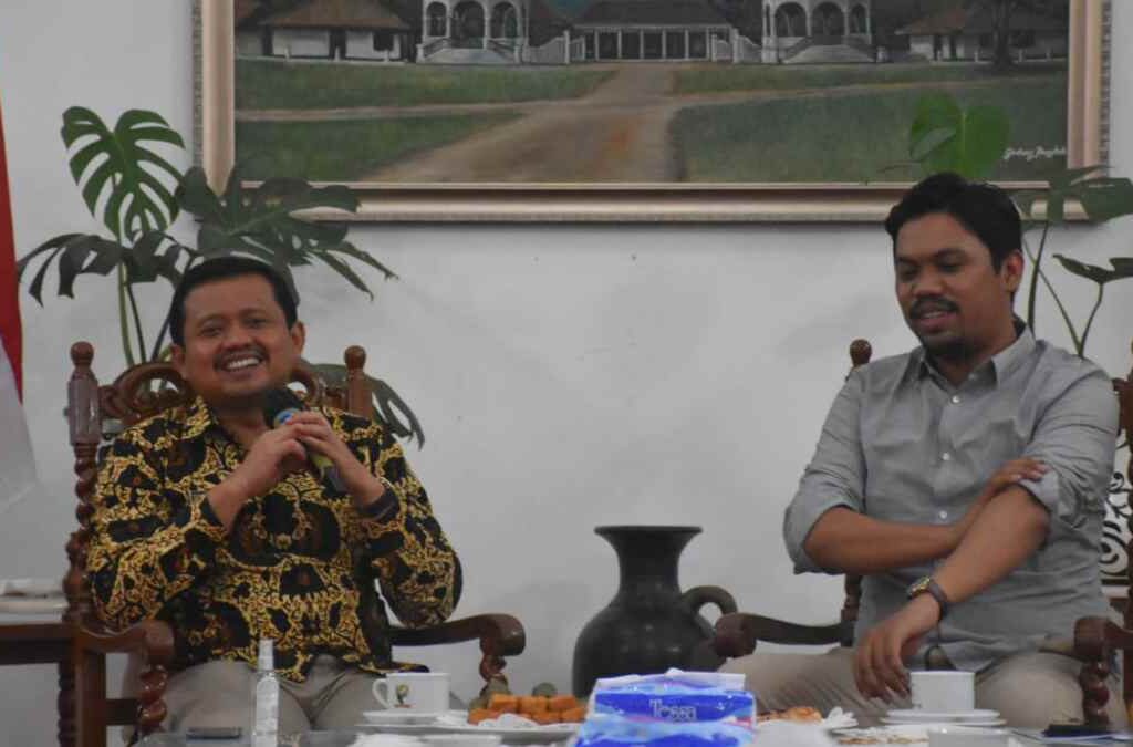 4 Warung Remang-Remang di Pangandaran Disegel Palang Kayu