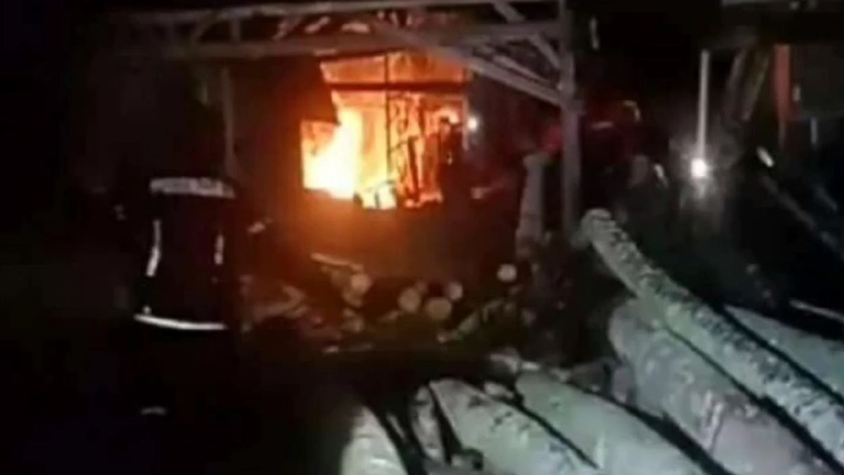 Pabrik Kayu di Pamulihan Sumedang Ludes Terbakar