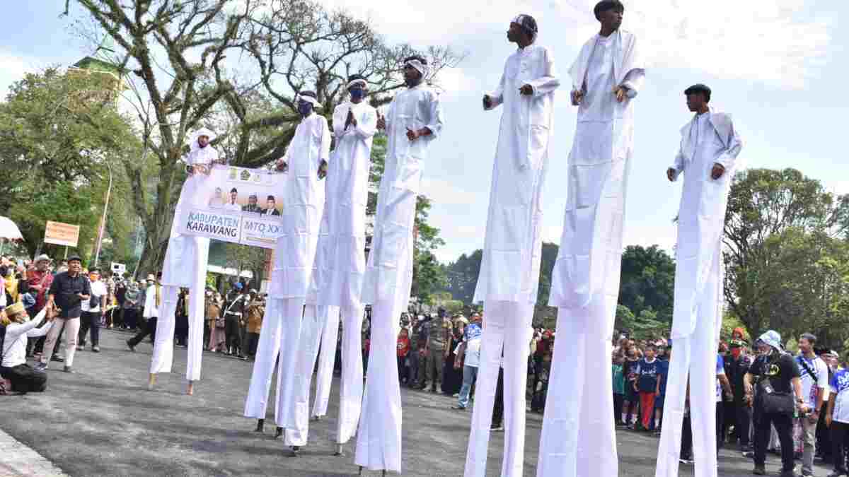 Pawai Taaruf Warnai MTQ ke-37 di Sumedang