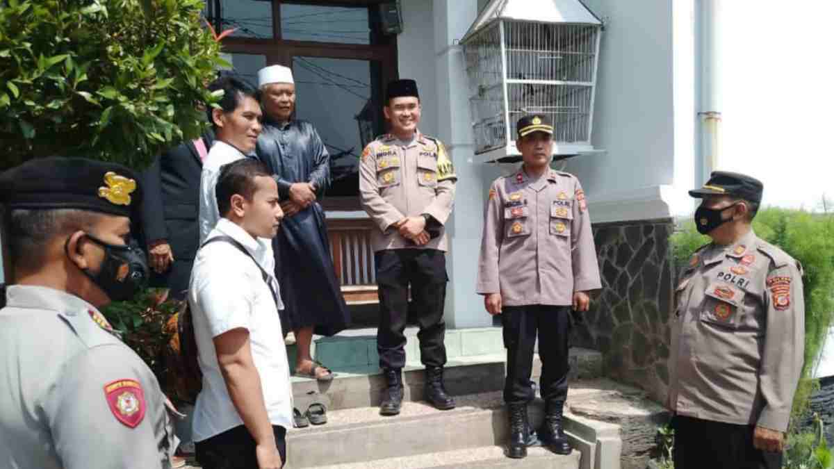 Kapolres Sumedang Datangi Pondok Pesantren Cikalama