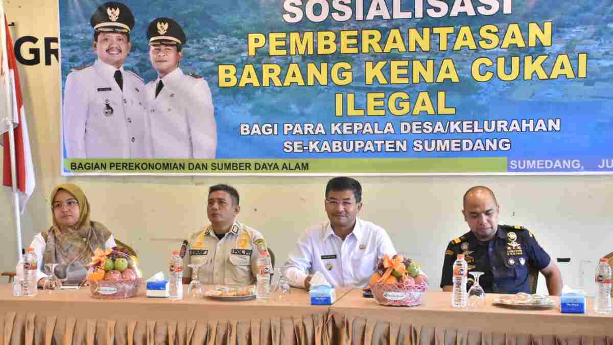 Para Kades dan Lurah di Sumedang Ikuti Sosialisasi Pemberantasan Peredaran Barang Kena Cukai Ilegal