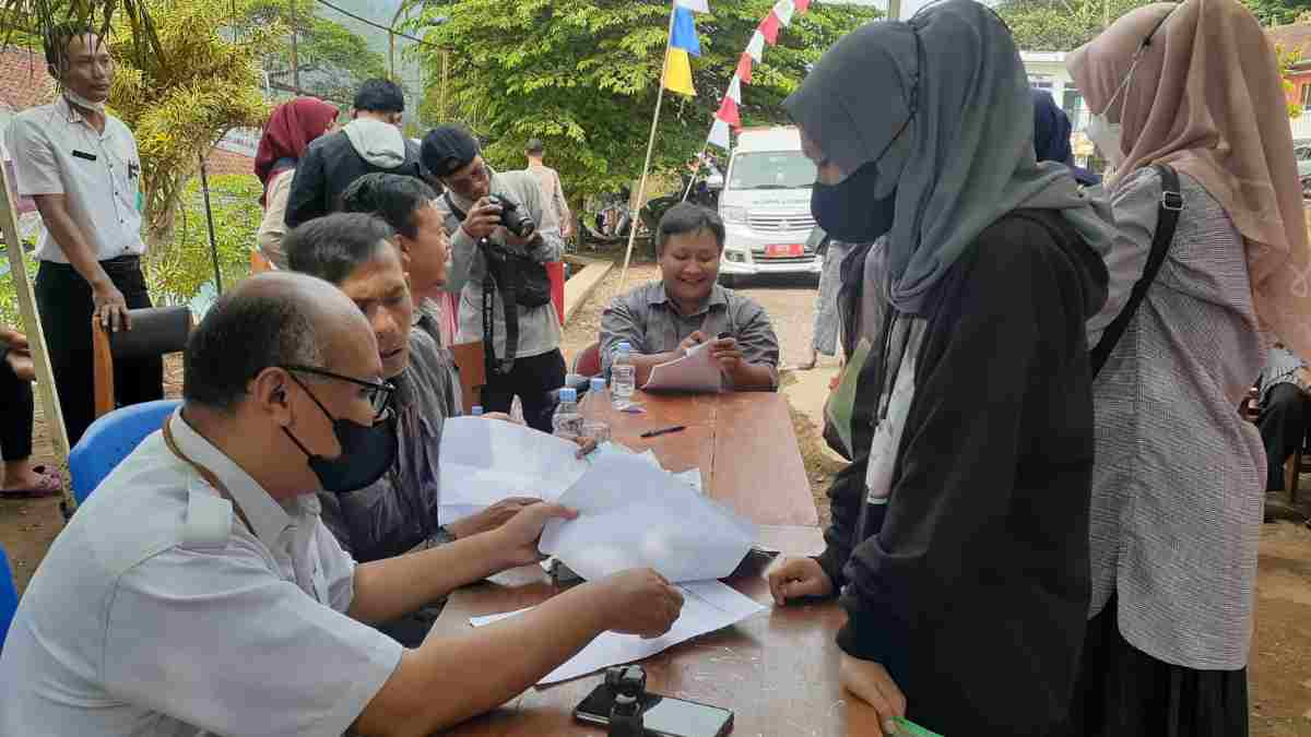 Simoyan Adminduk Hadir di Desa Sukawening Ganeas