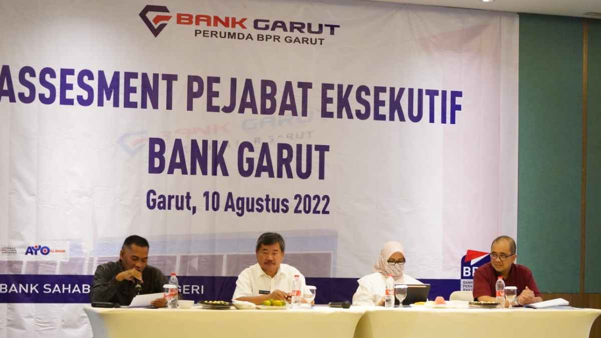 Bupati Rudy Buka Rapat Assessment Pejabat Eksekutif Bank Garut