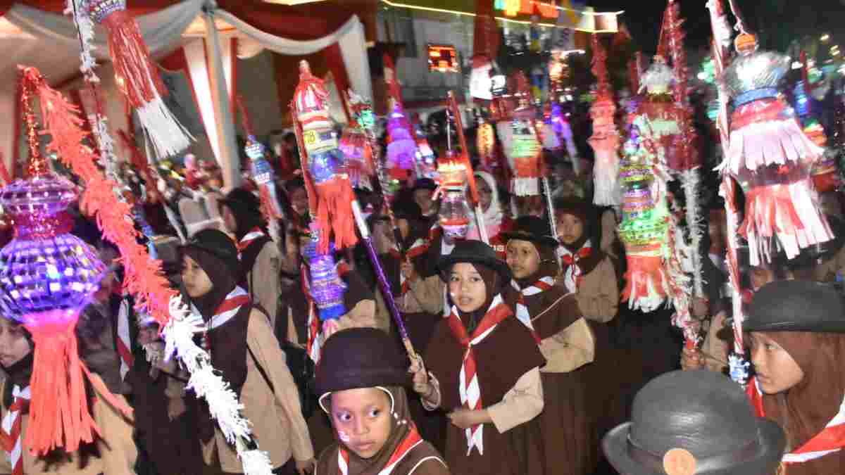 Semarak Pawai Lampion di Sumedang