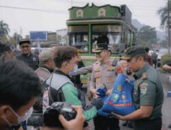 Polres Sumedang Bagikan Bansos untuk Sopir, Ojol, Opang hingga Pemulung