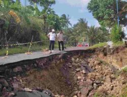 Ketua DPRD Pangandaran Tinjau Akses ke Pantai Karapyak yang Longsor