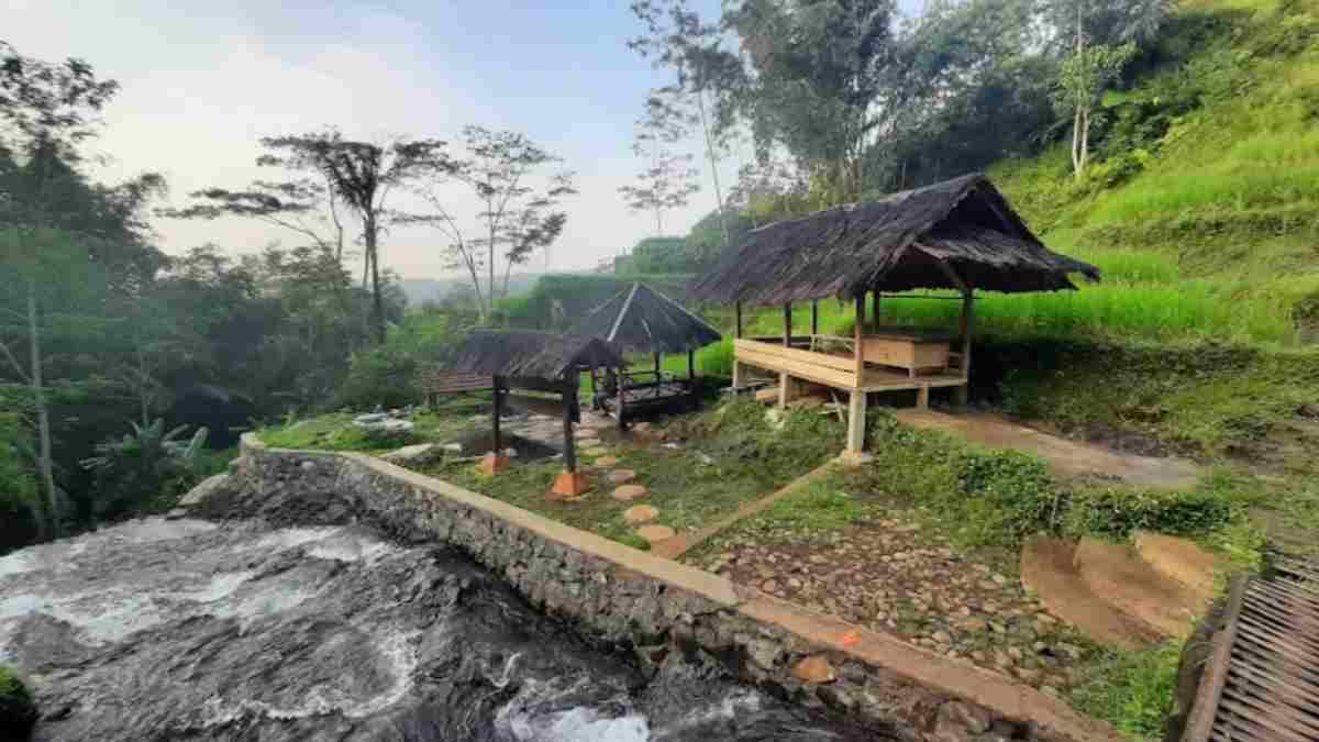 Objek Wisata Batu Ngampar Tasikmalaya, Suasana Persawahan ya