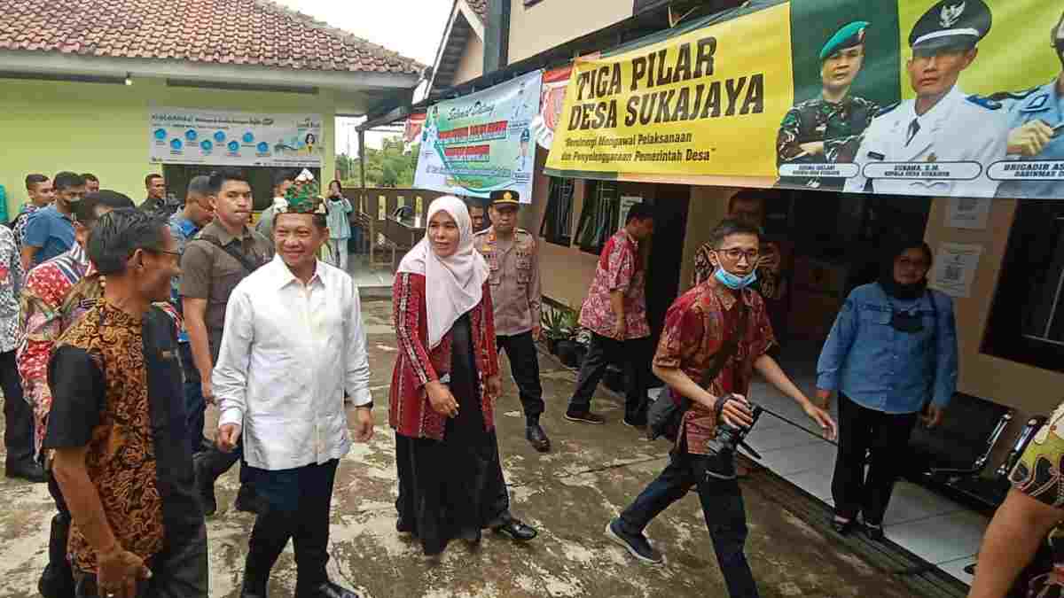 Mendagri Tinjau Penanganan Stunting di Desa Sukajaya Sumedang