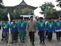 Wakapolda Jabar Lepas Peserta Gerak Jalan Santai Hari Santri Nasional