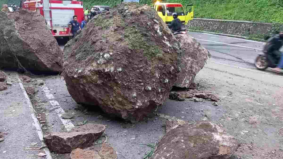 Warga Tegal dan Bandung Longsor Cadas Pangeran Sumedang