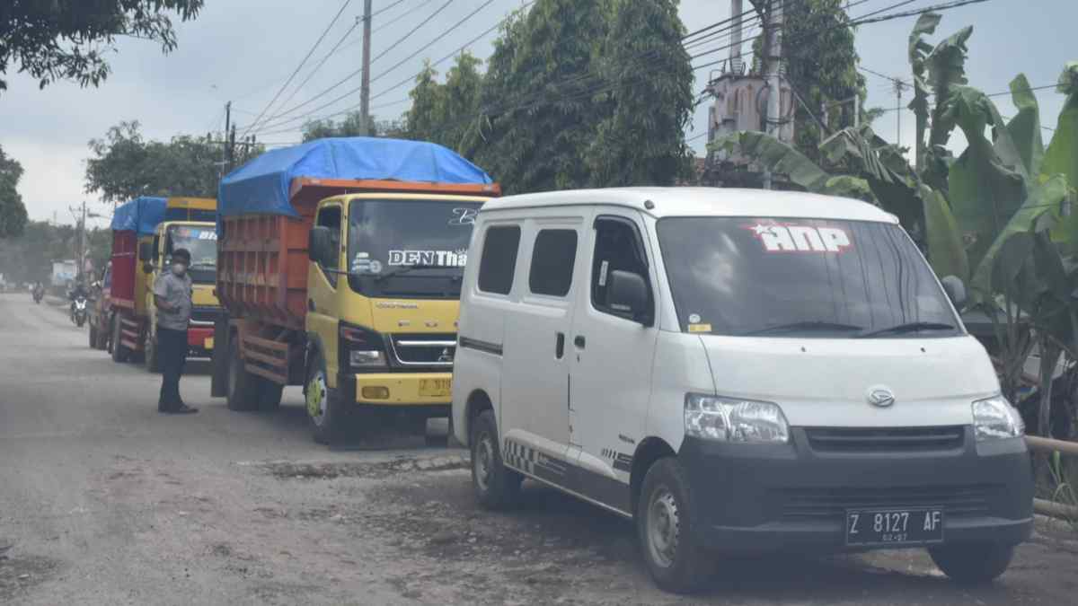 Jalan Legok-Conggeang Sumedang yang Rusak Segera Diperbaiki