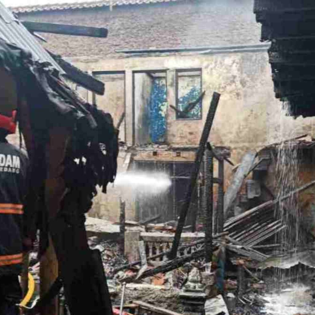 Kebakaran Dahsyat di Jatinangor Sumedang Hanguskan 6 Bangunan