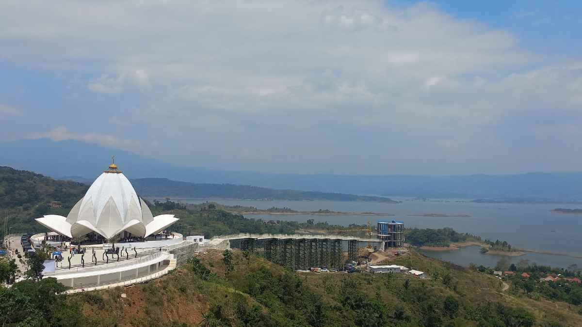 Menara Kujang Sapasang di Waduk Jatigede Sumedang, Lebih Keren dari Menara Eiffel