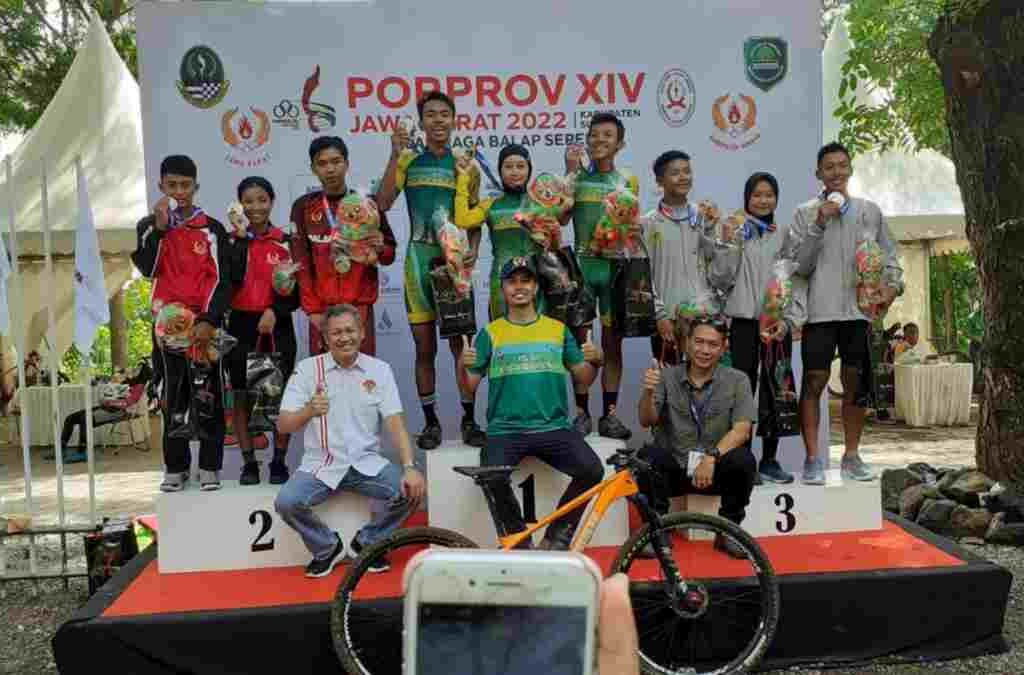 Pangandaran Sabet Medali Emas dan Perak pada Cabor Balap Sepeda Kelas MTB XCO Women