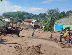 Bupati Sumedang Doakan Korban Banjir Bandang Cimanggung dari Tanah Suci