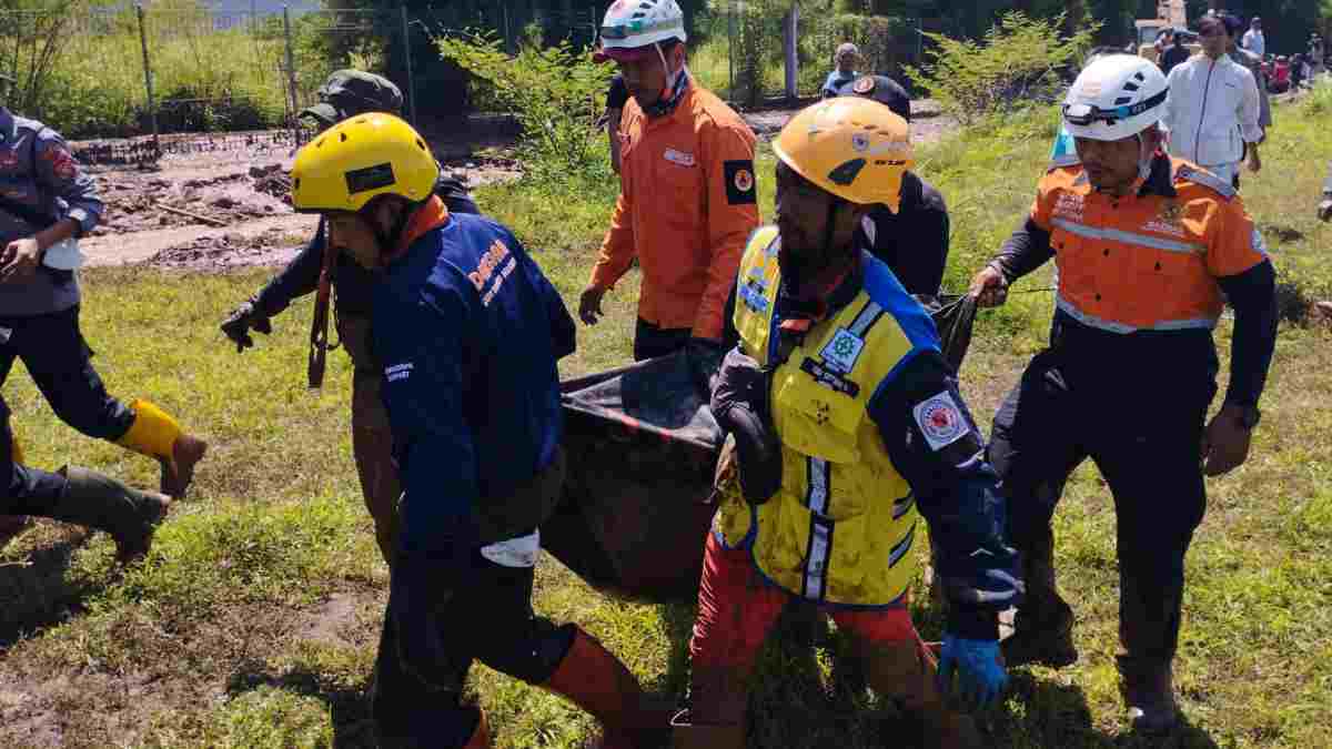 Ibu dan Anak Korban Banjir Bandang di Cimanggung Sumedang Ditemukan