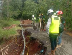 Jalan Penghubung ke Subang dan Indramayu Longsor di Surian Sumedang