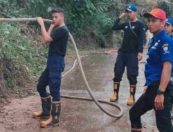 Jalan Hariang-Surian di Buahdua Sumedang Tertimbun Longsor