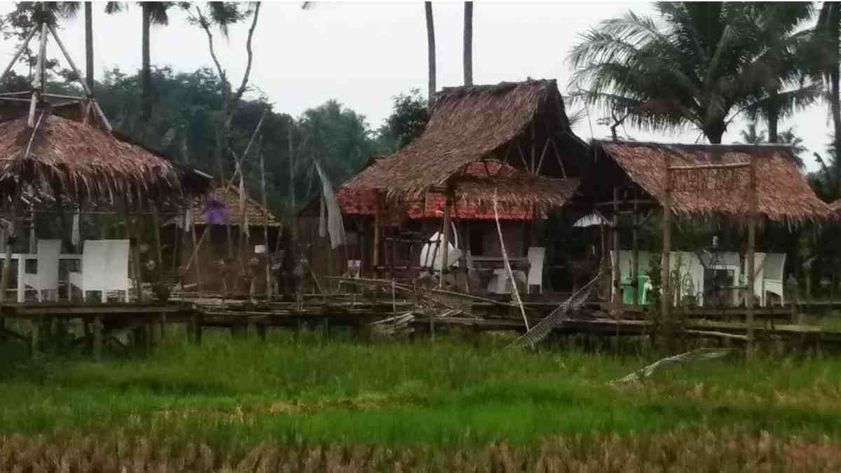 Objek Wisata Curug Oben Conggenag Sumedang Terbengkalai