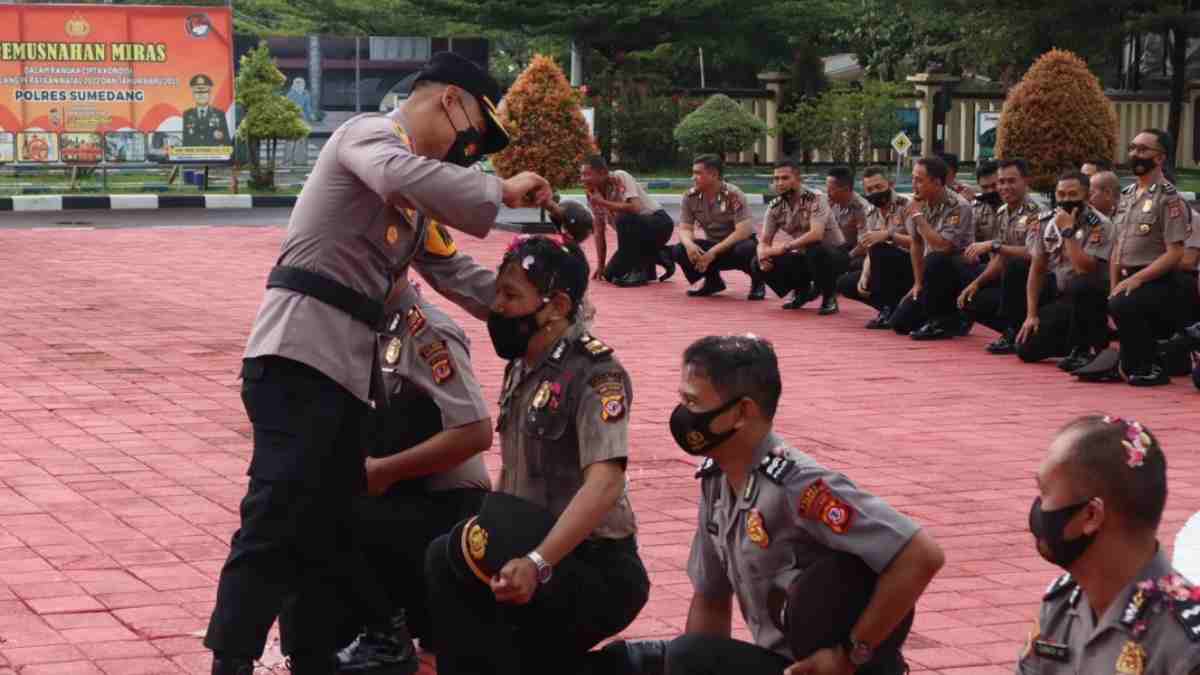 Puluhan Perwira dan Bintara Polres Sumedang Dapat Kenaikan Pangkat