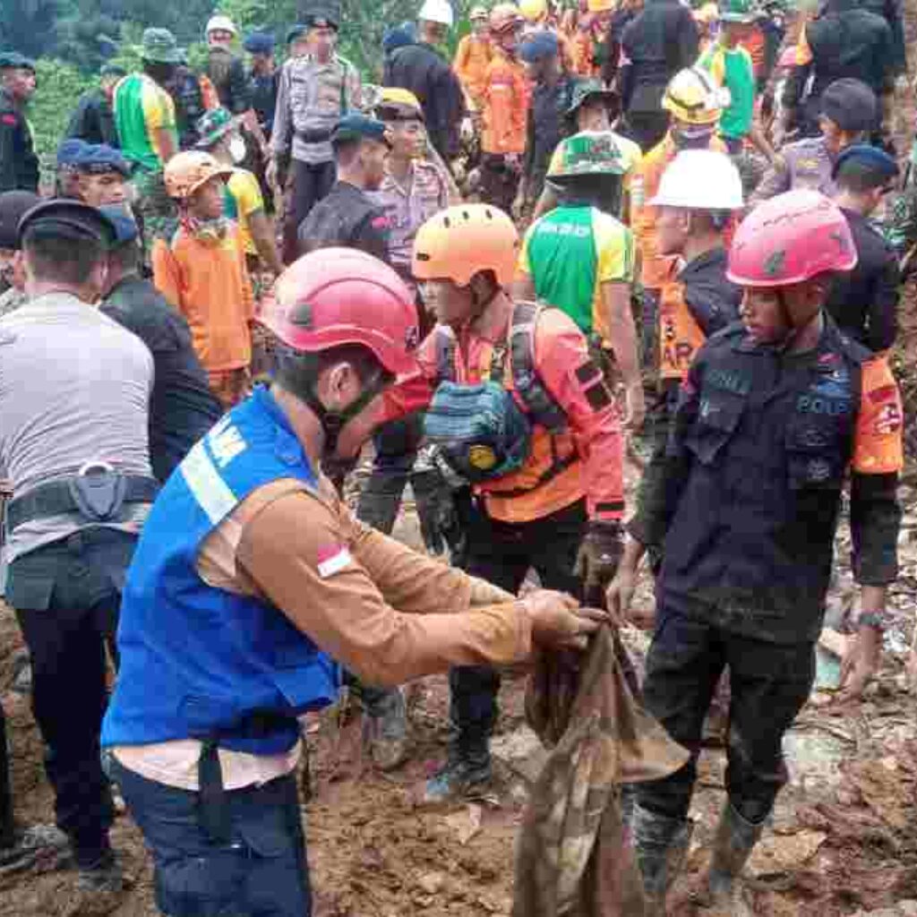Tagana Indramayu Bantu Penanganan Bencana Alam di Cianjur