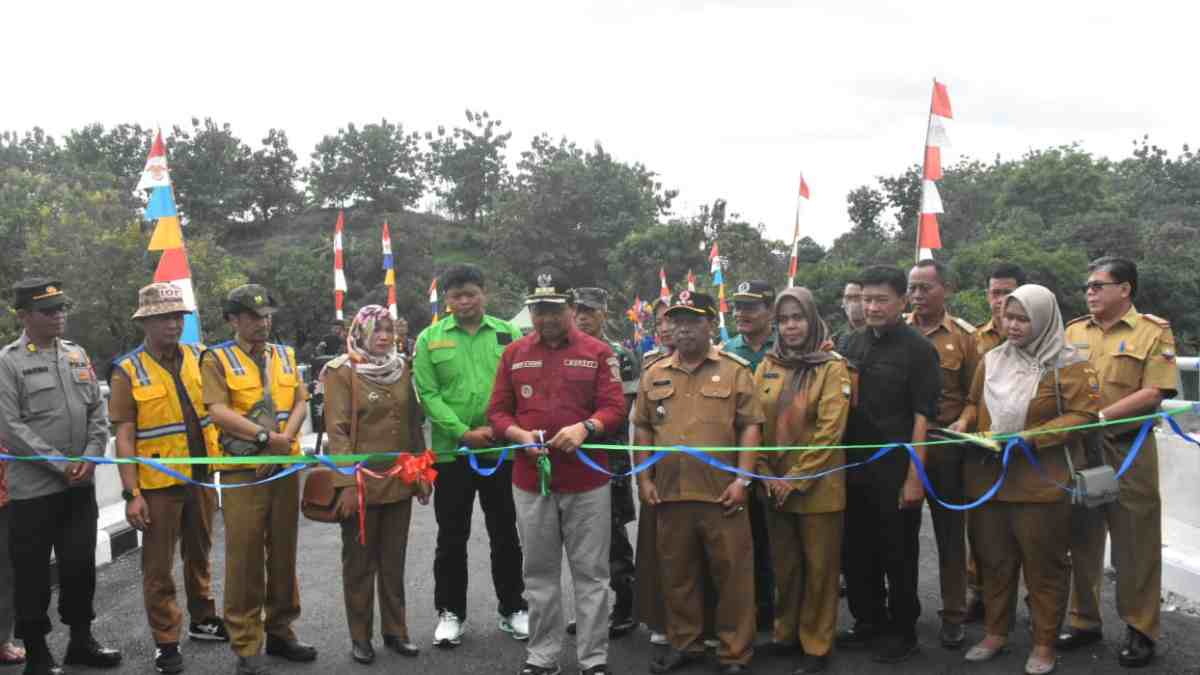 Jembatan Cisaar Lanang Tomo Sumedang Kini Bisa Dilewati Kendaraan