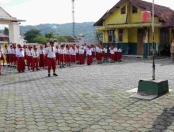 Kunjungi Sekolah, Upaya Polsek Surian Sumedang Pulihkan Kepercayaan Terhadap Polri