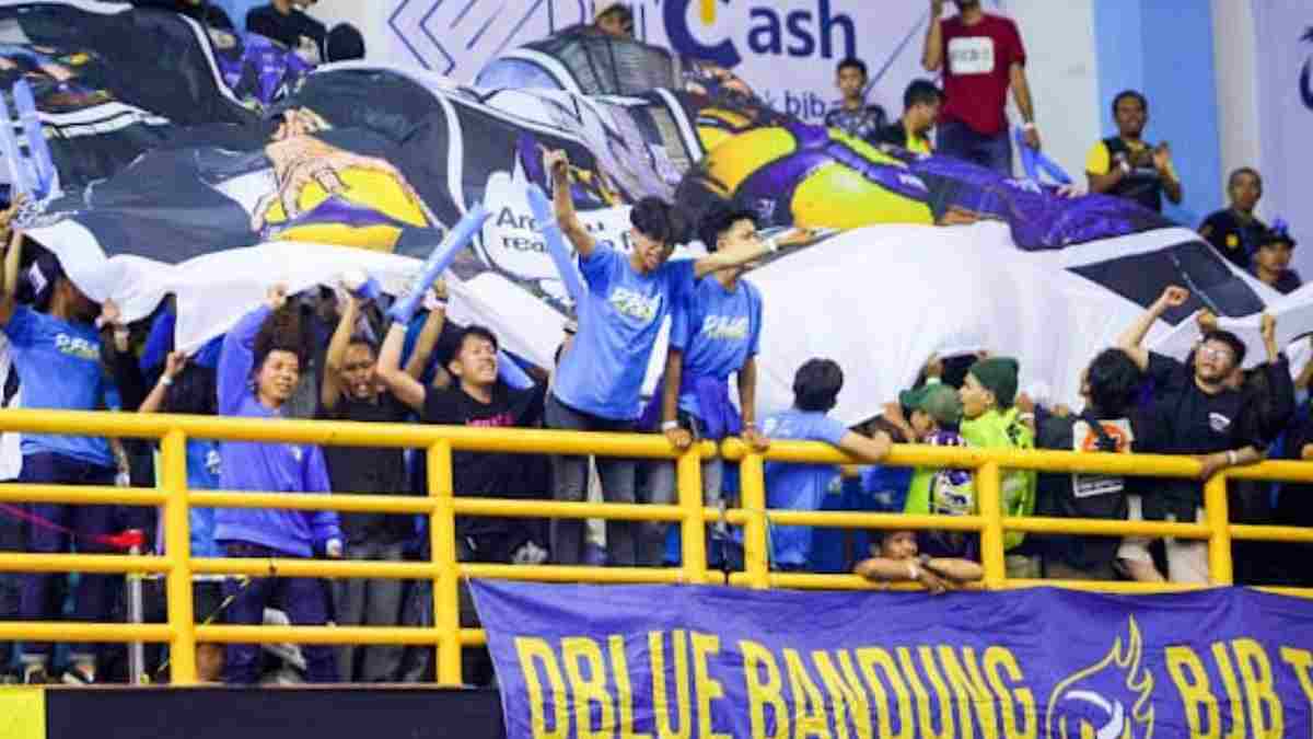 Suporter Bandung bjb Tandamata D'Blue di Proliga 2023