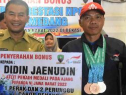 Atlet Peparda Jabar Terima Bonus dari Pemkab Sumedang