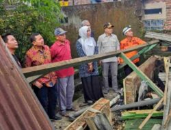 BPBD Sumedang Dampingi Bupati Dony Salurkan Bantuan untuk Korban Kebakaran