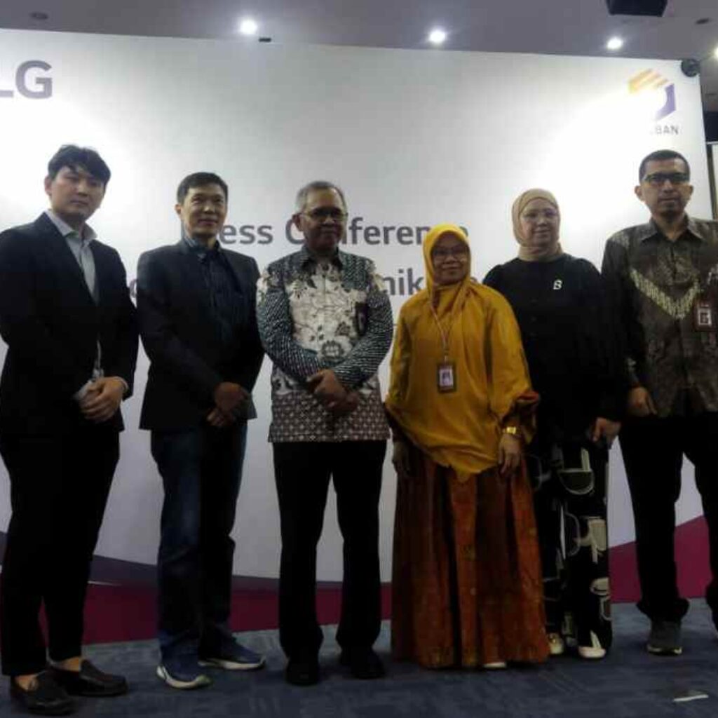 LG Loves School Dukung Peningkatan Kualitas Ruang Belajar Politeknik Negeri Bandung