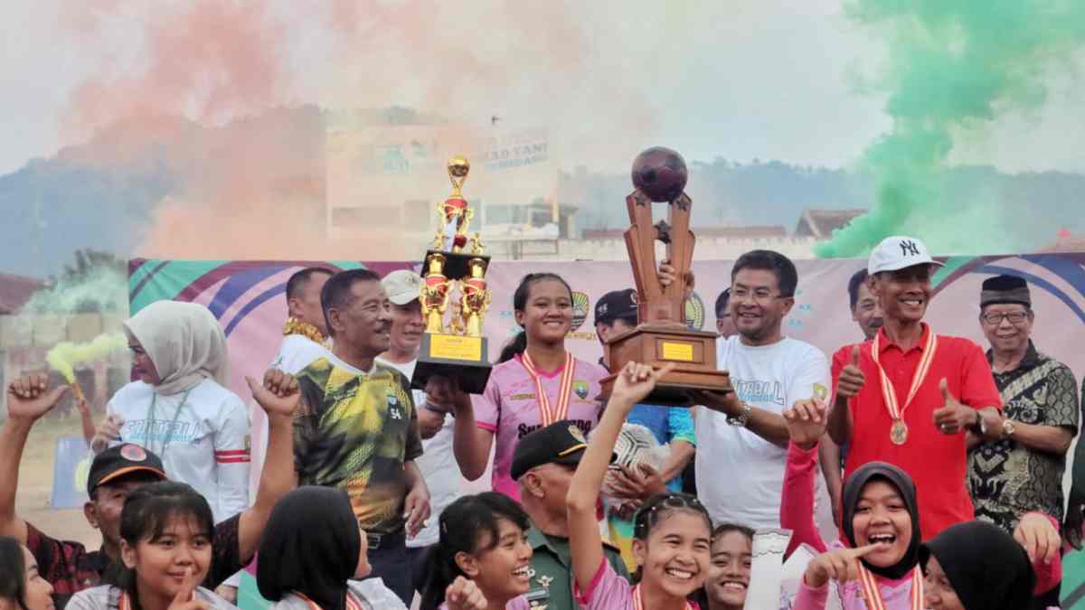 Wabup Sumedang Minta Turnamen Sepakbola Wanita Digelar