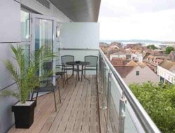 Tips Mengoptimalkan Ruang untuk Balkon Lantai 2 Rumah Minimalis