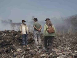 Pj Bupati Sumedang Tinjau Kebakaran di TPA Cibeureum Cimalaka