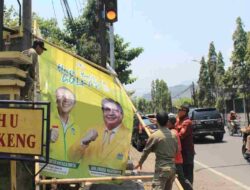 Ayo Jangan Dibiarkan! Sikat Habis Spanduk Caleg yang Bikin Sareukseuk di Sumedang