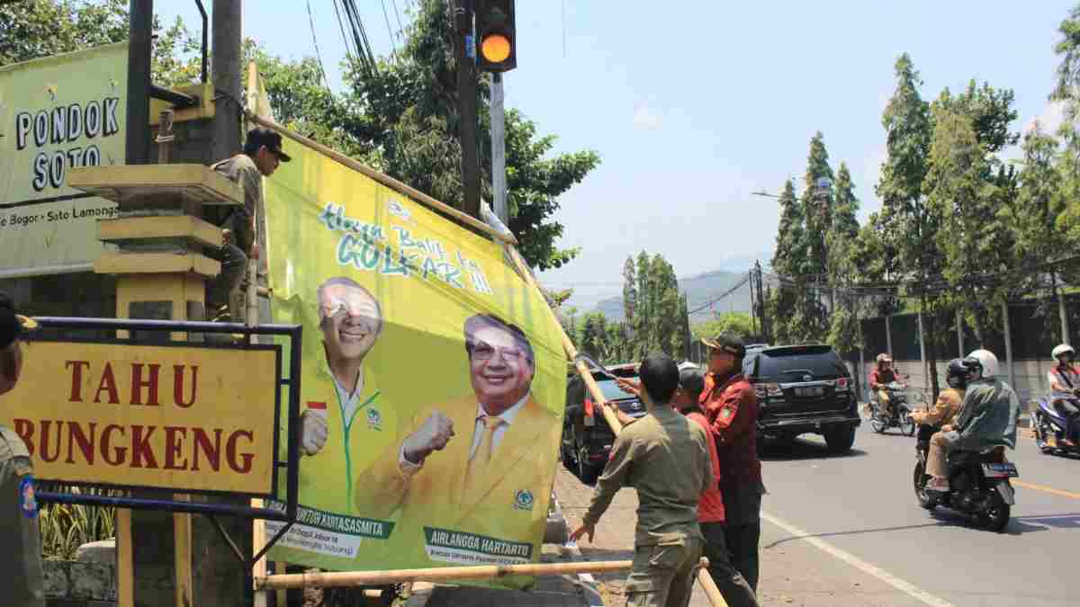 Spanduk Caleg yang Bikin Sareukseuk di Sumedang