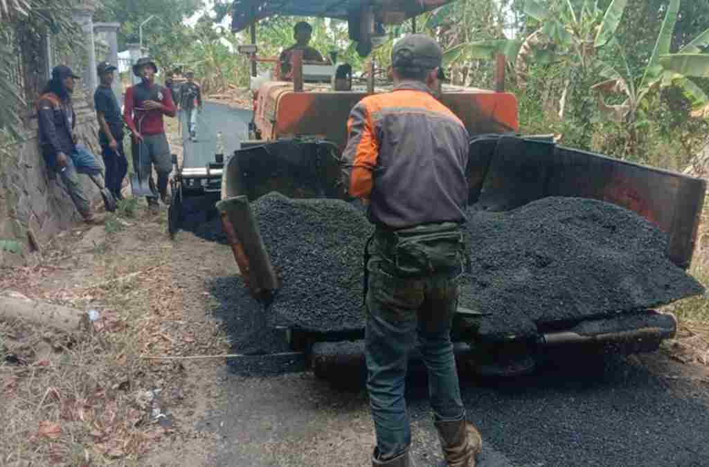 Warga Cibubuan Conggeang Sumedang Sambut Gembira Perbaikan Jalan