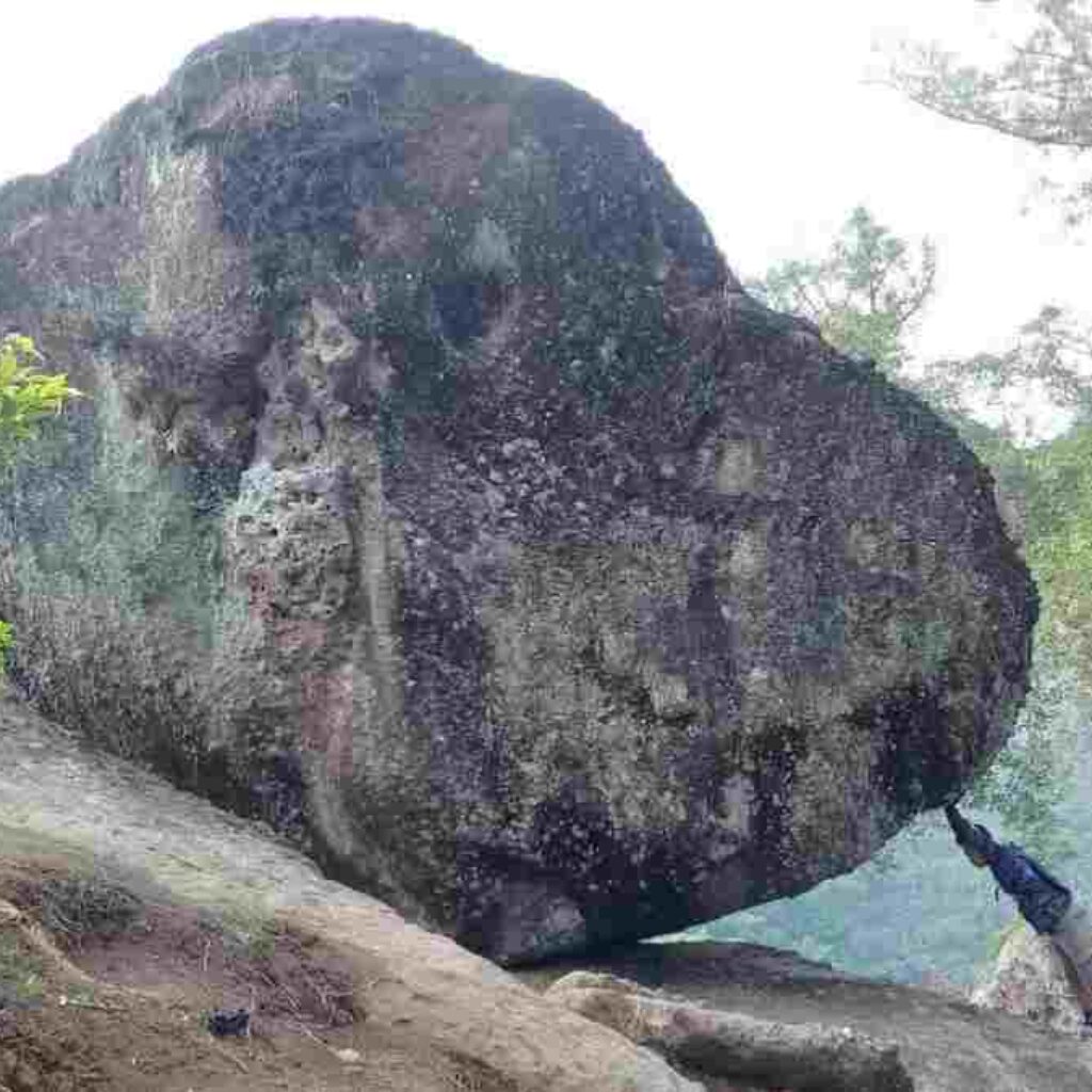 Batu Tumpang Sukaraja Tasikmalaya, Indahnya Pesona Batuan Peninggalan Masa Lampau!