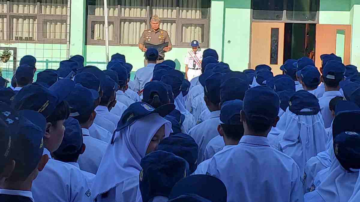 Satpol PP Sumedang Gencar Sosialisasi Bahaya Rokok Ilegal di Sekolah