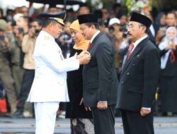 Sukses Pimpin Sumedang, Dony Ahmad Munir Dapat Tanda Kehormatan dari Presiden Jokowi