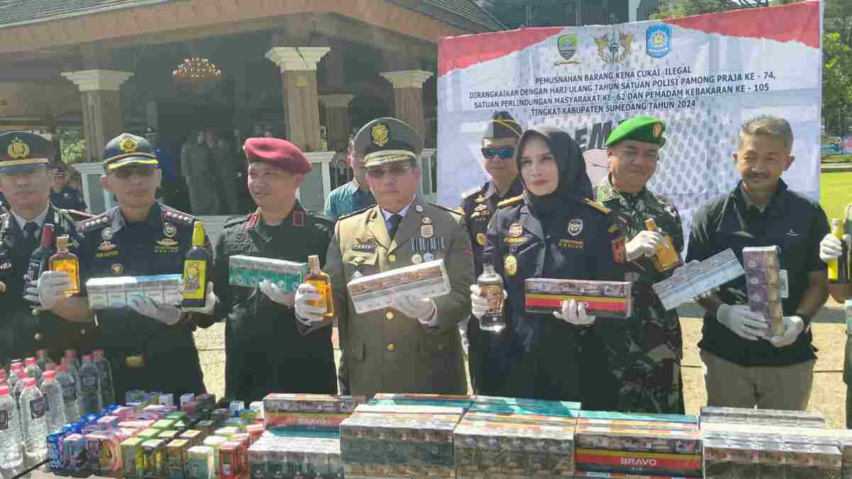 Pemusnahan Rokok Ilegal di Sumedang