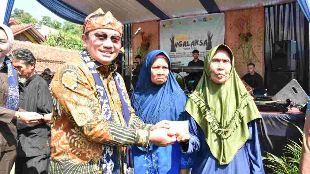 5 KK di Rancakalong Dapat Voucher Belanja dari Baznas Sumedang