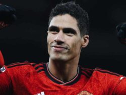 Bek Man United, Raphael Varane Pilih Gabung Como